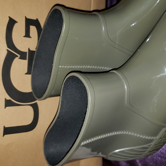 Women's Ugg Drizlita Boot in Burnt Olive Size 11. New. Never Worn. - Picture 2 of 5